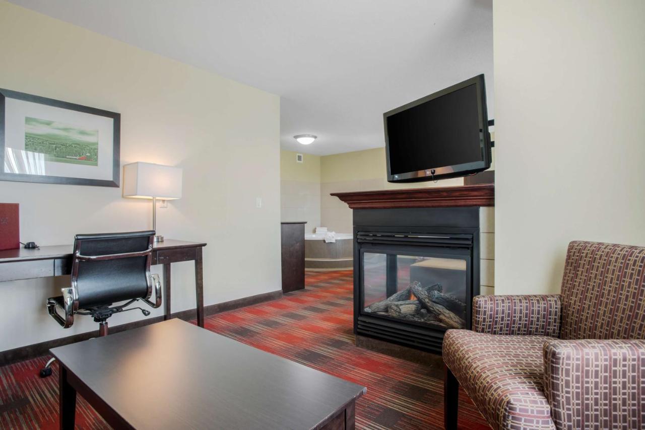 Best Western Plus Red Deer Inn & Suite Exterior photo